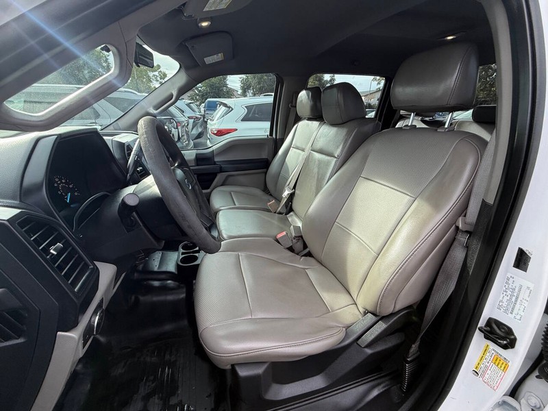 Ford F-150 Vehicle Full-screen Gallery Image 13