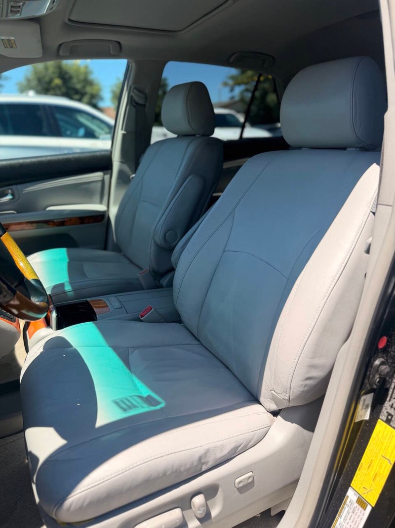 Lexus RX 350 Vehicle Full-screen Gallery Image 13