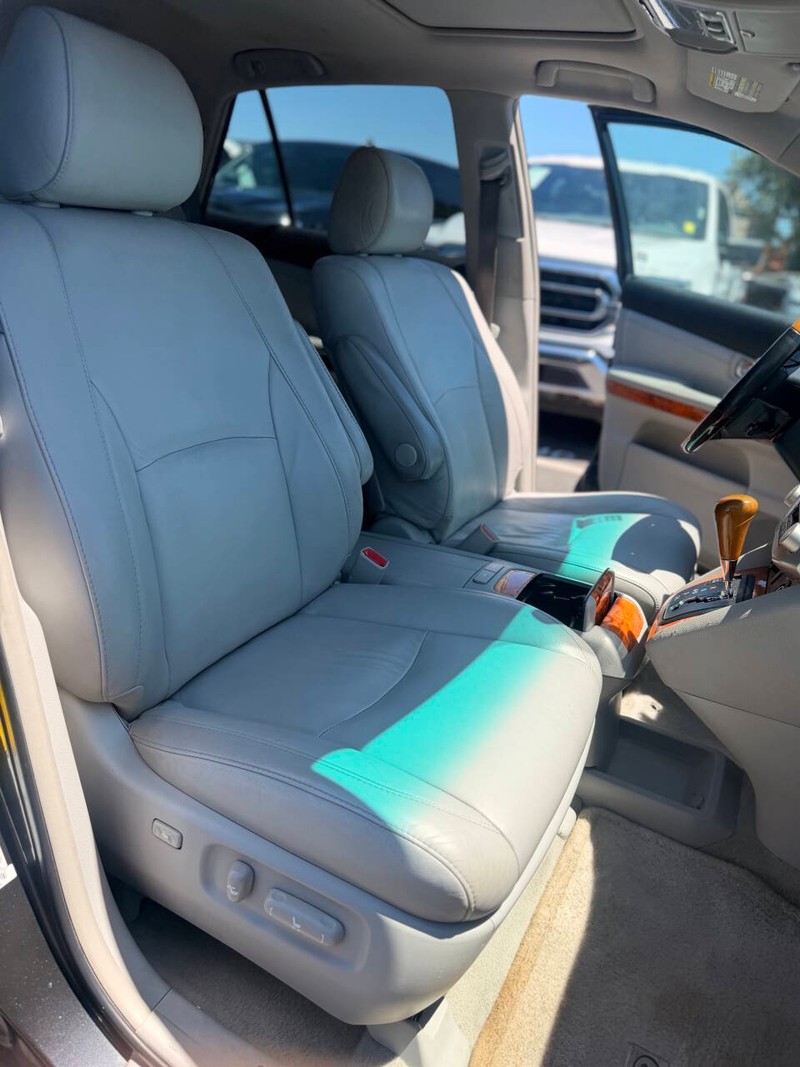 Lexus RX 350 Vehicle Full-screen Gallery Image 14