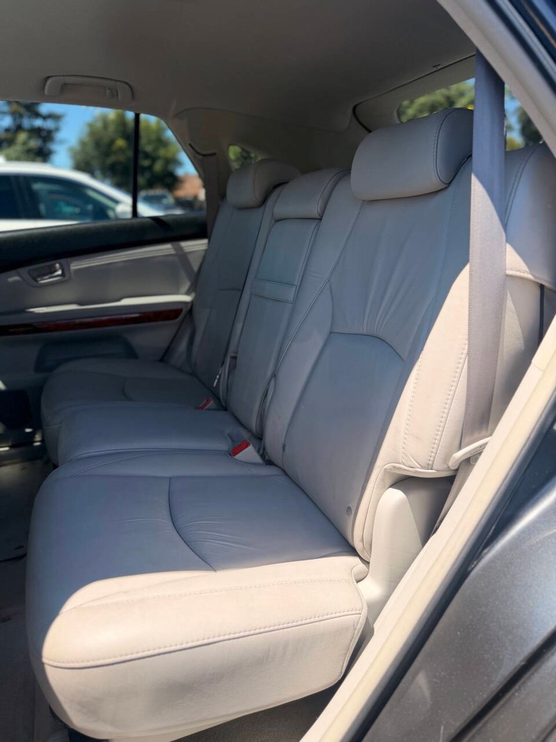 Lexus RX 350 Vehicle Full-screen Gallery Image 15