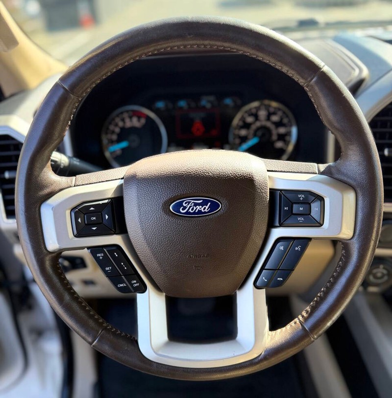 Ford F-150 Vehicle Full-screen Gallery Image 10