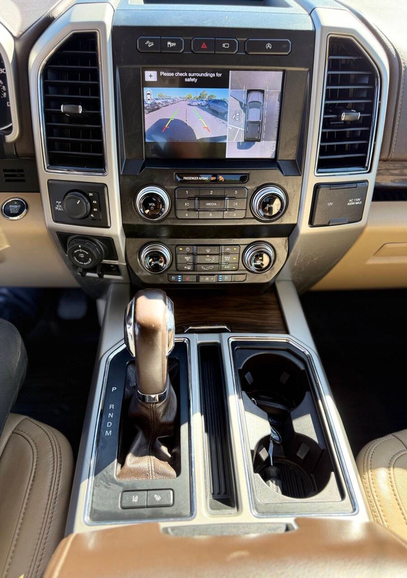 Ford F-150 Vehicle Full-screen Gallery Image 12