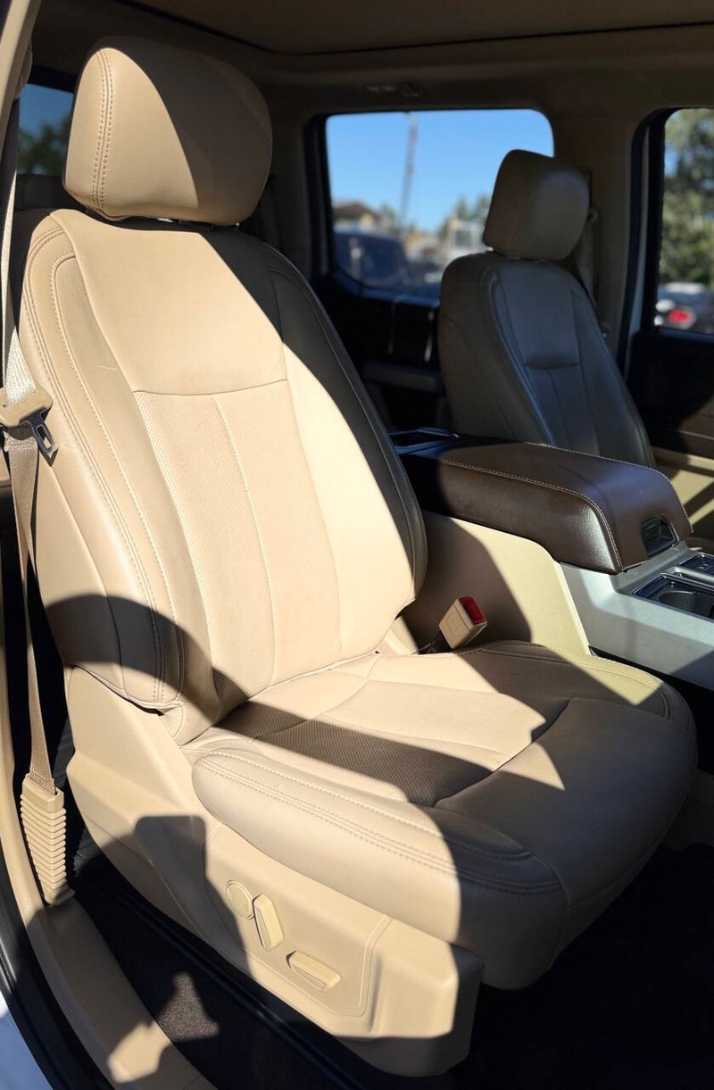 Ford F-150 Vehicle Full-screen Gallery Image 13