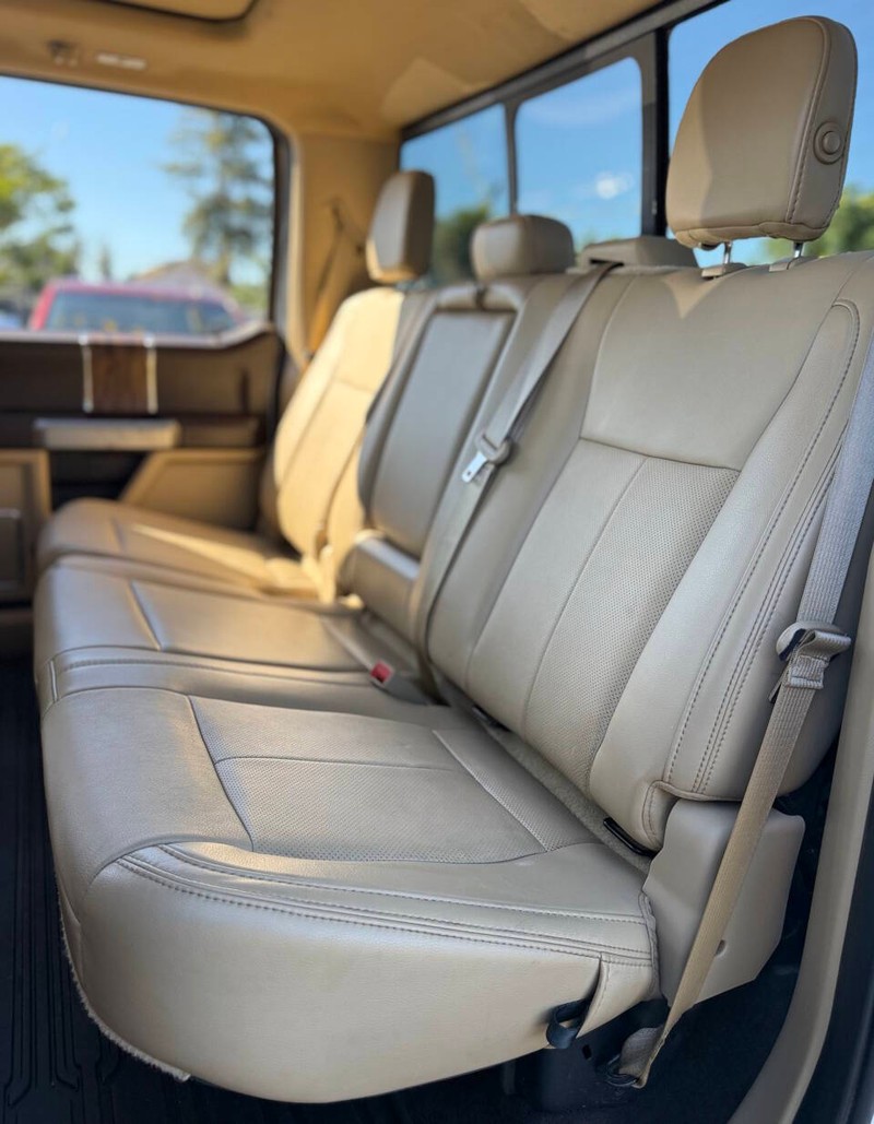 Ford F-150 Vehicle Full-screen Gallery Image 16