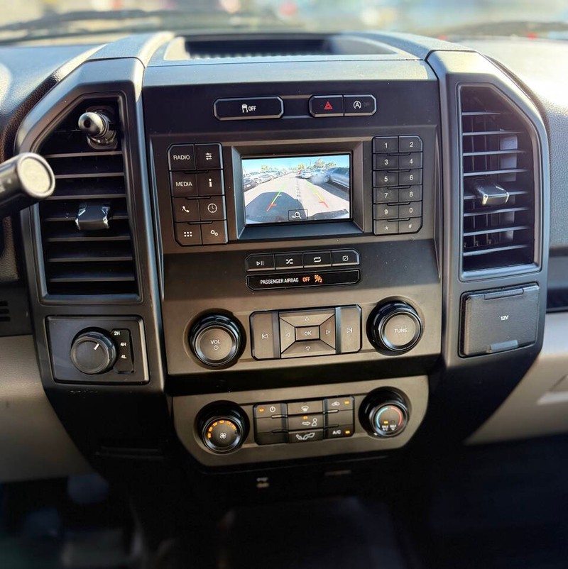 Ford F-150 Vehicle Full-screen Gallery Image 11
