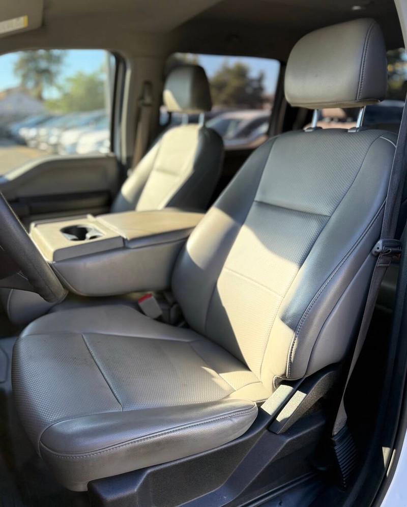 Ford F-150 Vehicle Full-screen Gallery Image 13
