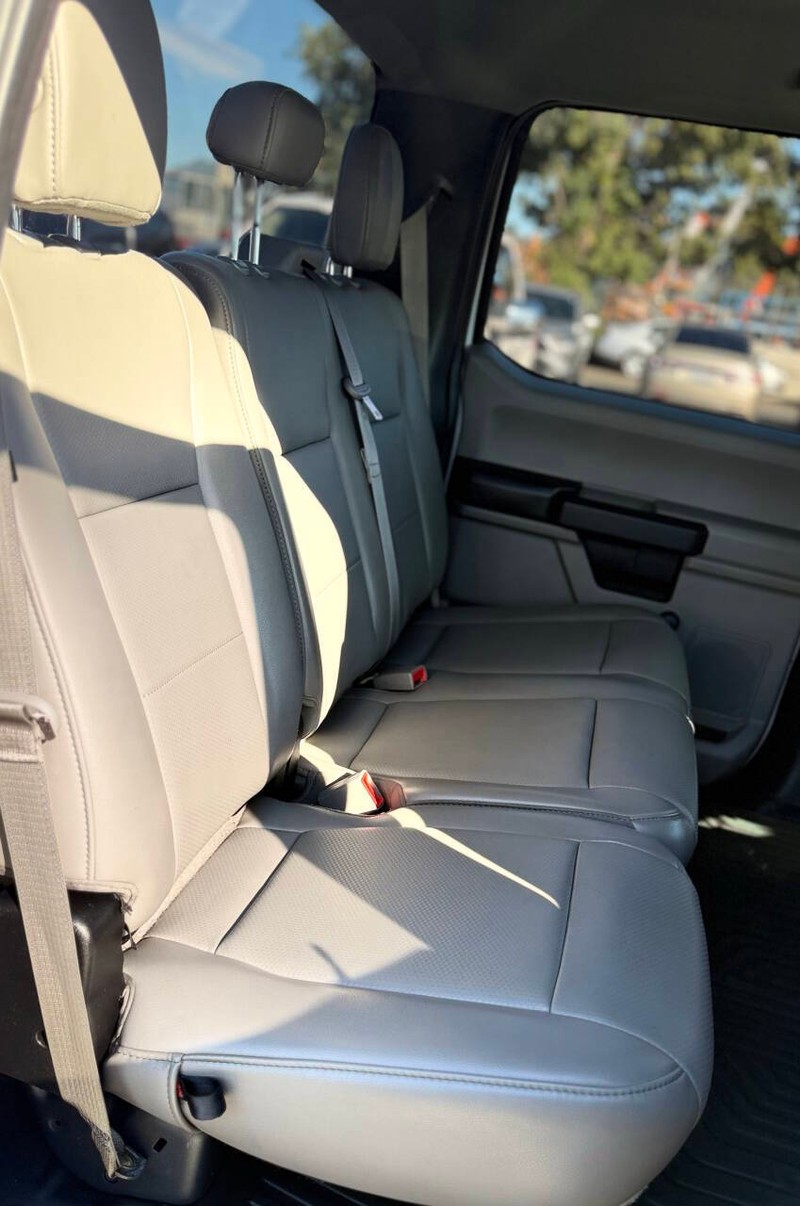 Ford F-150 Vehicle Full-screen Gallery Image 16
