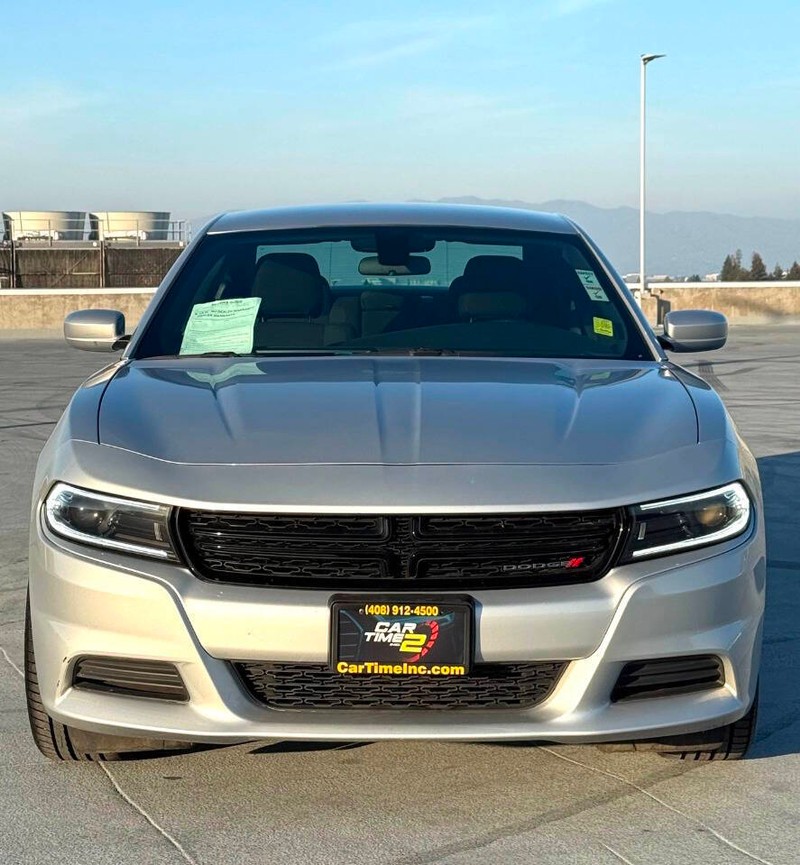 Dodge Charger Vehicle Full-screen Gallery Image 02