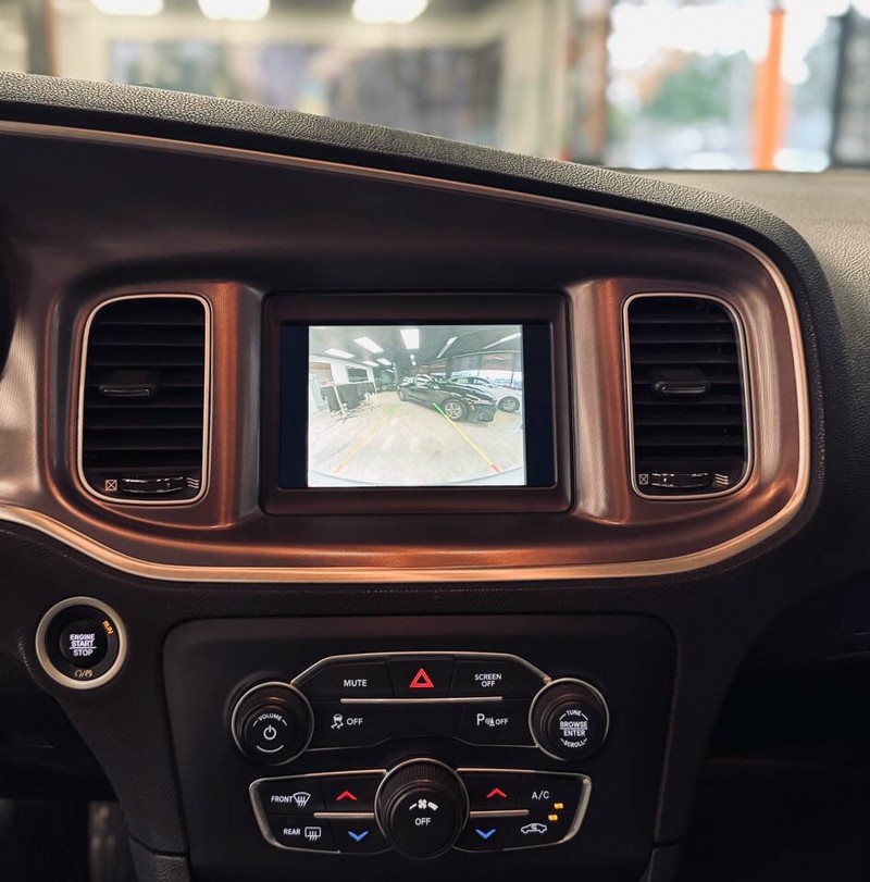 Dodge Charger Vehicle Full-screen Gallery Image 11