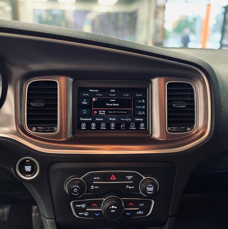 Dodge Charger Vehicle Full-screen Gallery Image 12