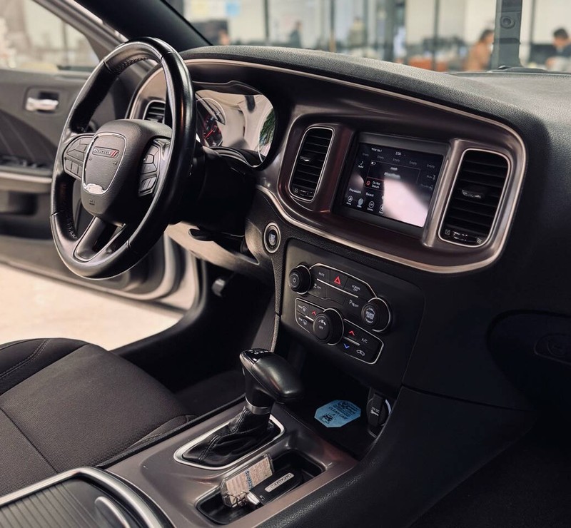Dodge Charger Vehicle Full-screen Gallery Image 14