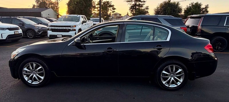 INFINITI G35 Sedan Vehicle Full-screen Gallery Image 04
