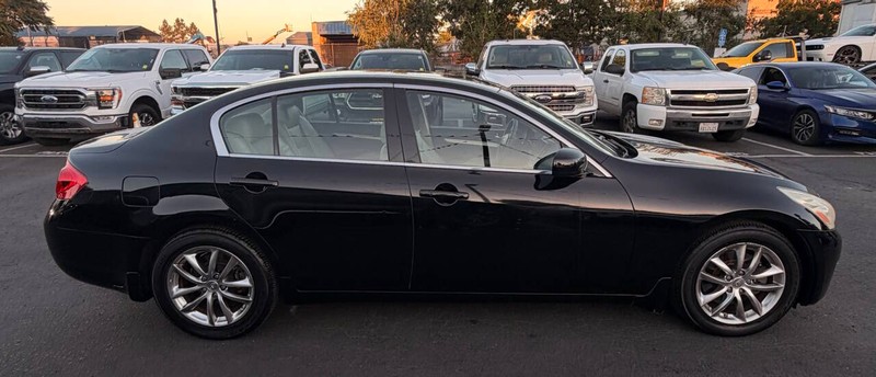 INFINITI G35 Sedan Vehicle Full-screen Gallery Image 05