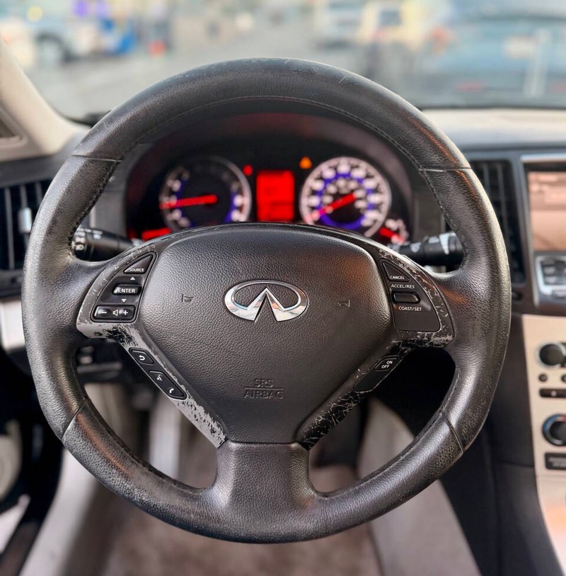 INFINITI G35 Sedan Vehicle Full-screen Gallery Image 06