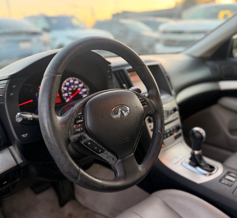 INFINITI G35 Sedan Vehicle Full-screen Gallery Image 07