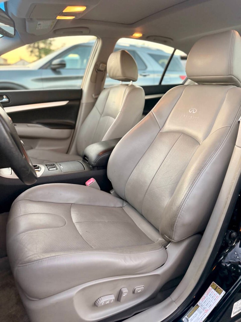 INFINITI G35 Sedan Vehicle Full-screen Gallery Image 09
