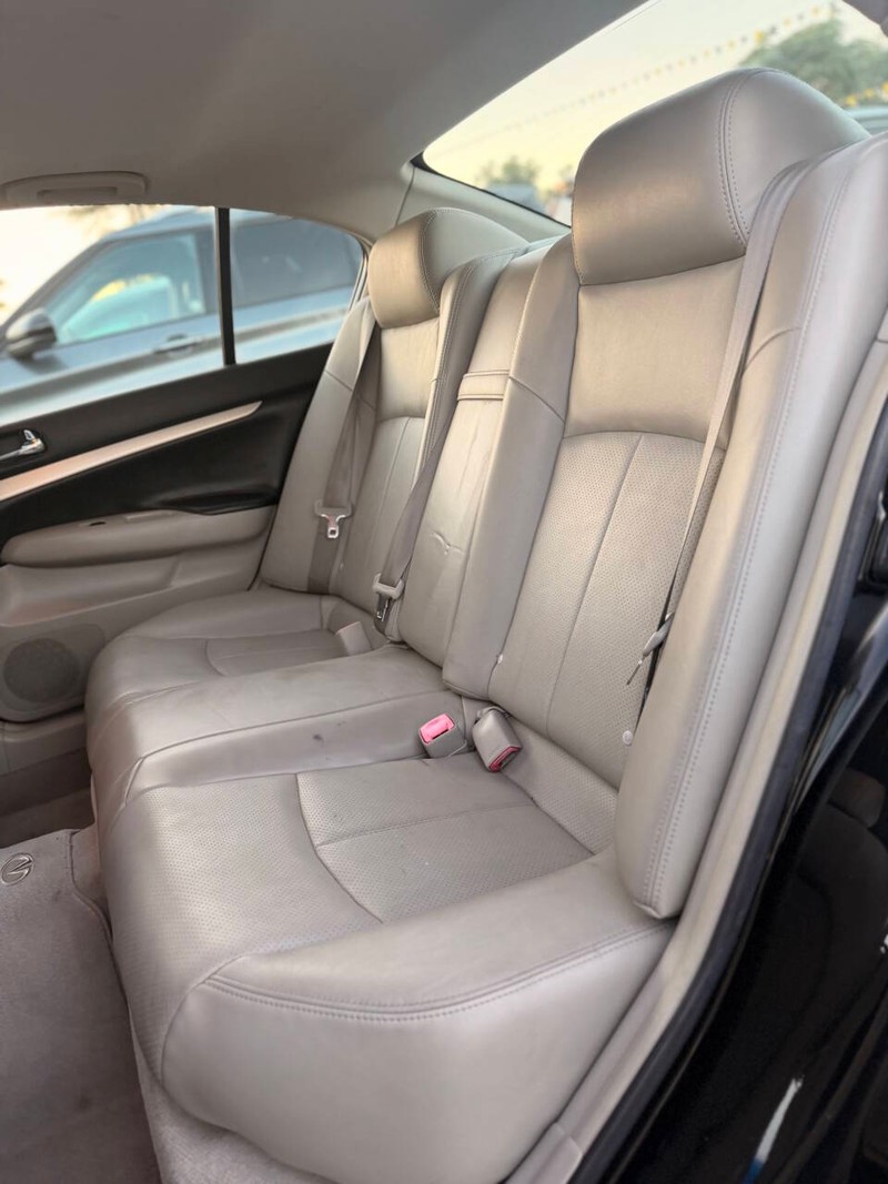 INFINITI G35 Sedan Vehicle Full-screen Gallery Image 11