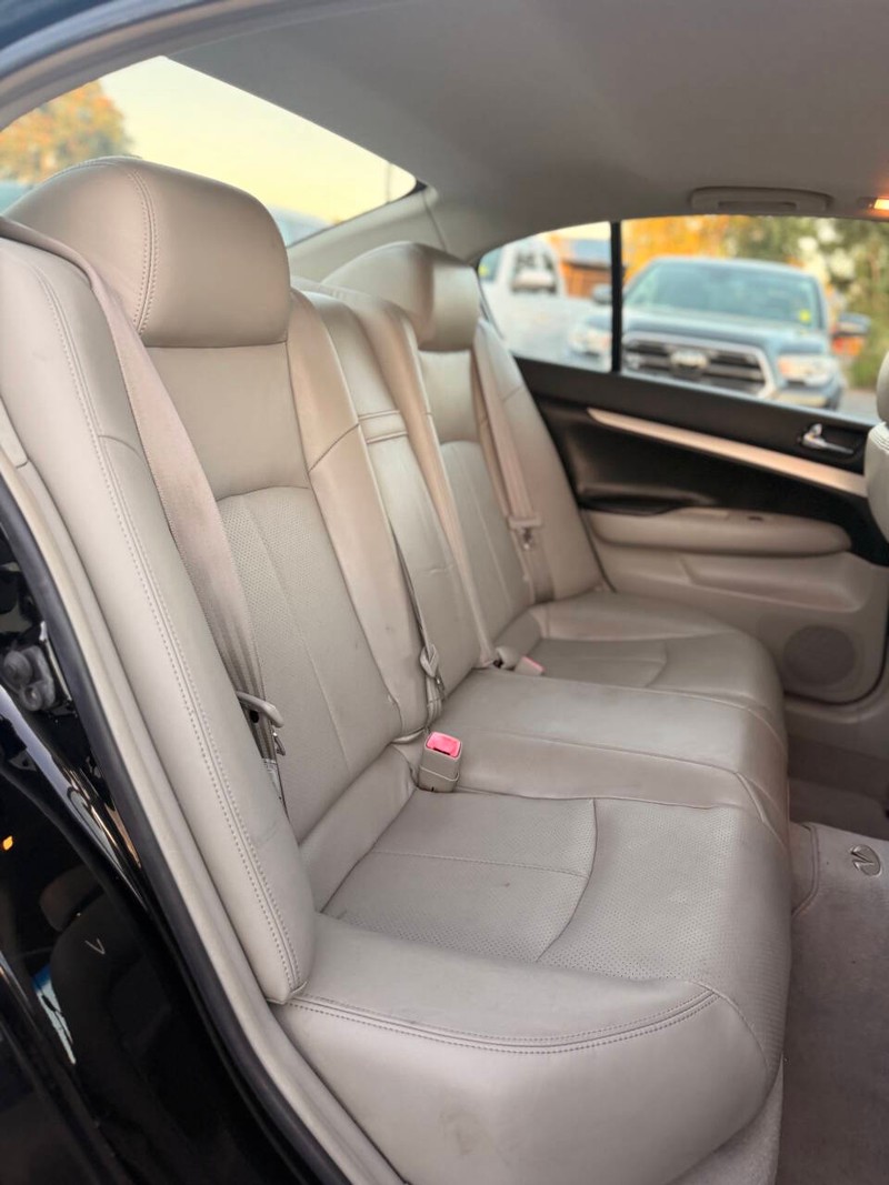 INFINITI G35 Sedan Vehicle Full-screen Gallery Image 12