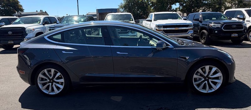 Tesla Model 3 Vehicle Full-screen Gallery Image 05