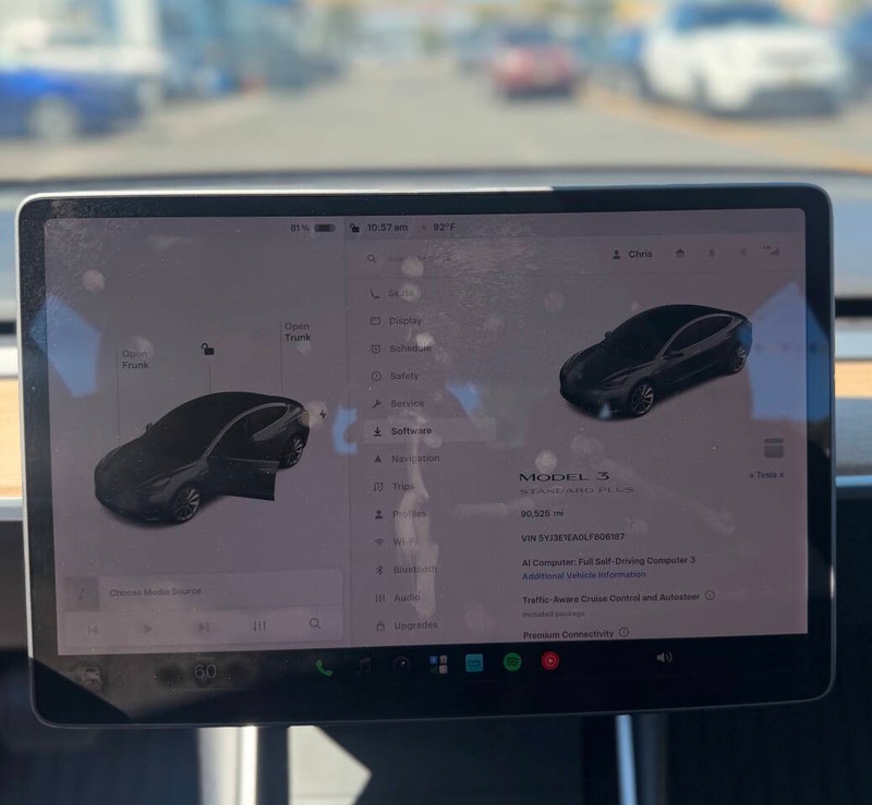 Tesla Model 3 Vehicle Full-screen Gallery Image 11