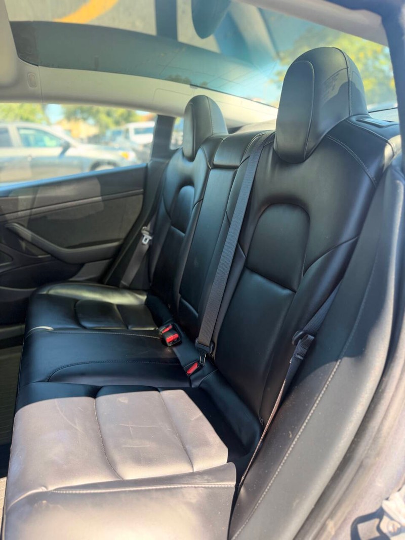 Tesla Model 3 Vehicle Full-screen Gallery Image 14