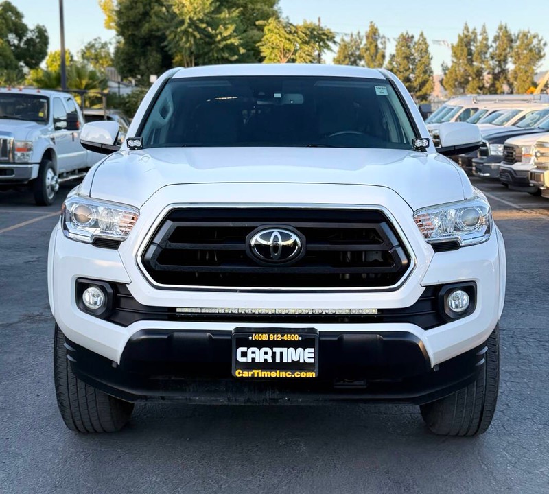Toyota Tacoma 2WD Vehicle Full-screen Gallery Image 03