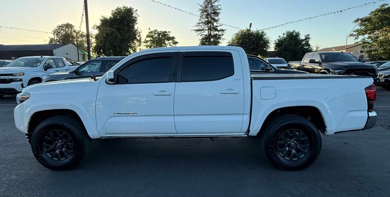 Toyota Tacoma 2WD Vehicle Full-screen Gallery Image 04