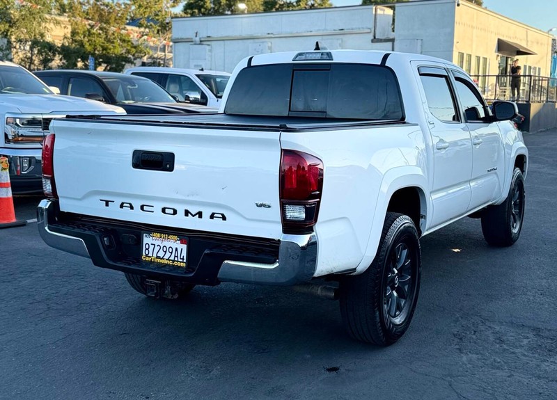 Toyota Tacoma 2WD Vehicle Full-screen Gallery Image 06