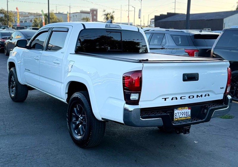 Toyota Tacoma 2WD Vehicle Full-screen Gallery Image 07