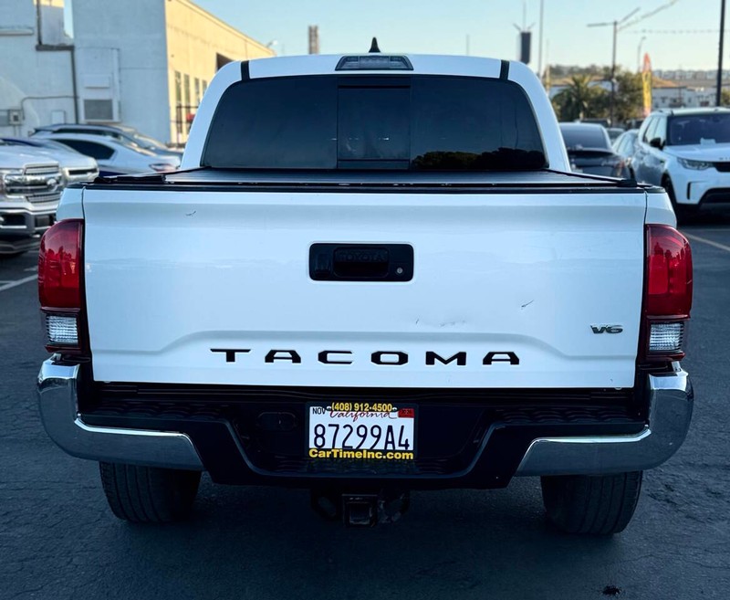 Toyota Tacoma 2WD Vehicle Full-screen Gallery Image 08