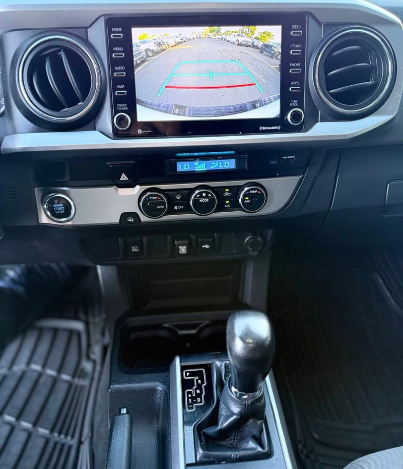 Toyota Tacoma 2WD Vehicle Full-screen Gallery Image 11