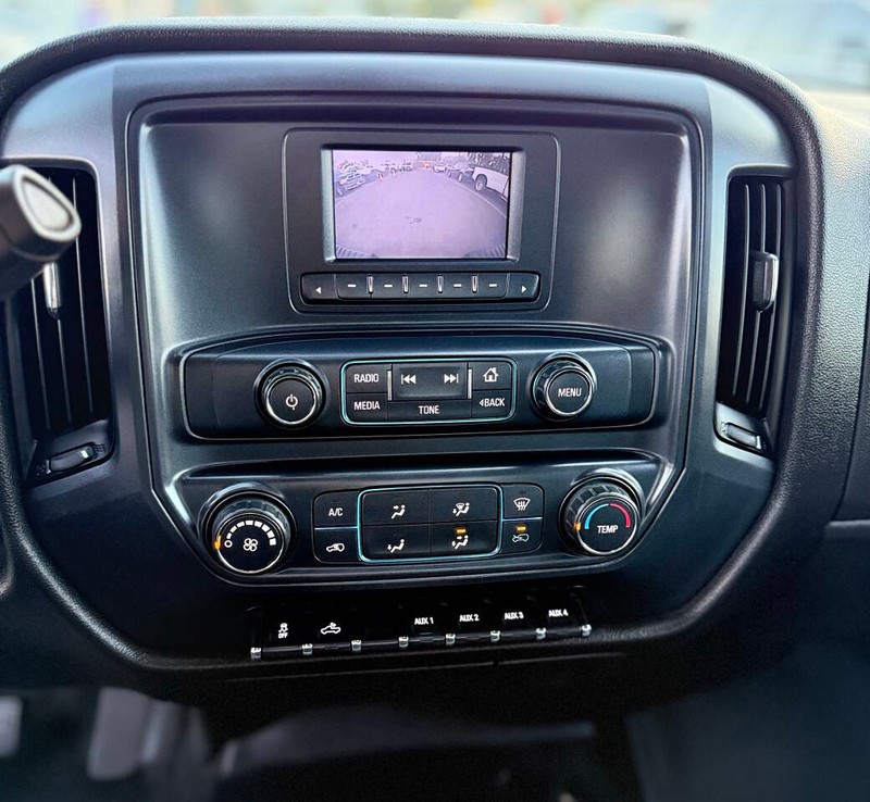 Chevrolet Silverado 1500 Vehicle Full-screen Gallery Image 12