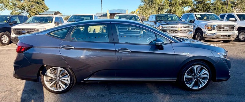 Honda Clarity Plug-In Hybrid Vehicle Full-screen Gallery Image 04