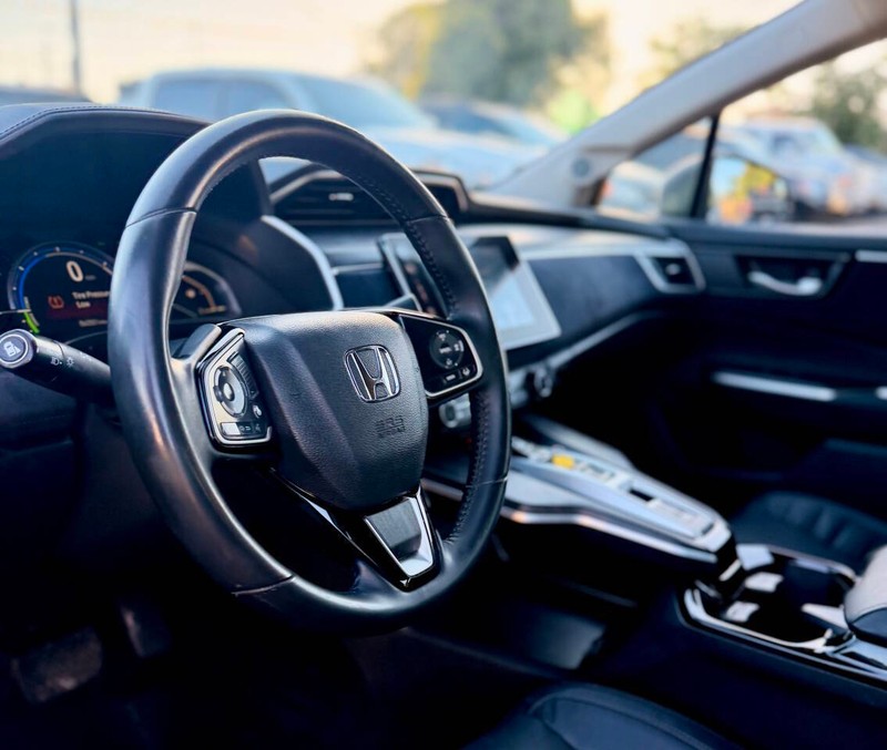 Honda Clarity Plug-In Hybrid Vehicle Full-screen Gallery Image 09