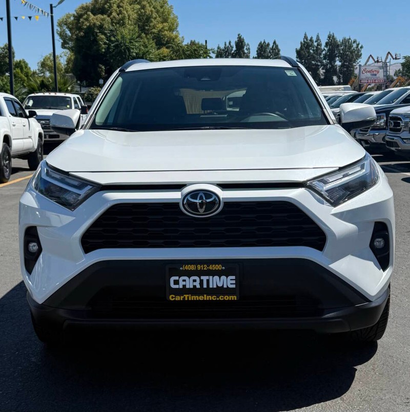 Toyota RAV4 Vehicle Full-screen Gallery Image 02