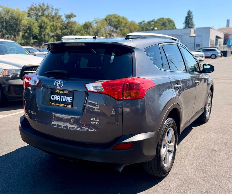 Toyota RAV4 Vehicle Full-screen Gallery Image 08