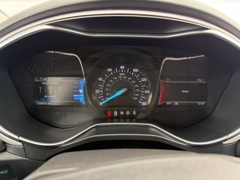 Ford Fusion Vehicle Full-screen Gallery Image 11