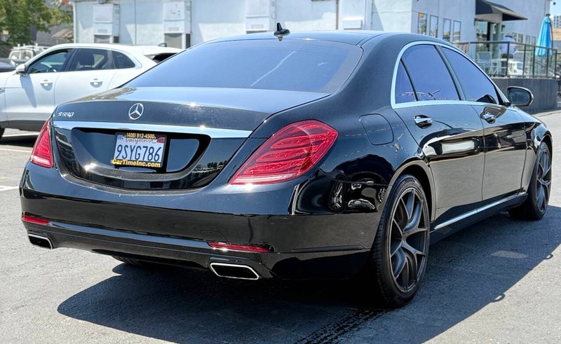 Mercedes-Benz S-Class Vehicle Full-screen Gallery Image 06