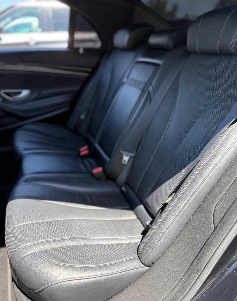 Mercedes-Benz S-Class Vehicle Full-screen Gallery Image 16