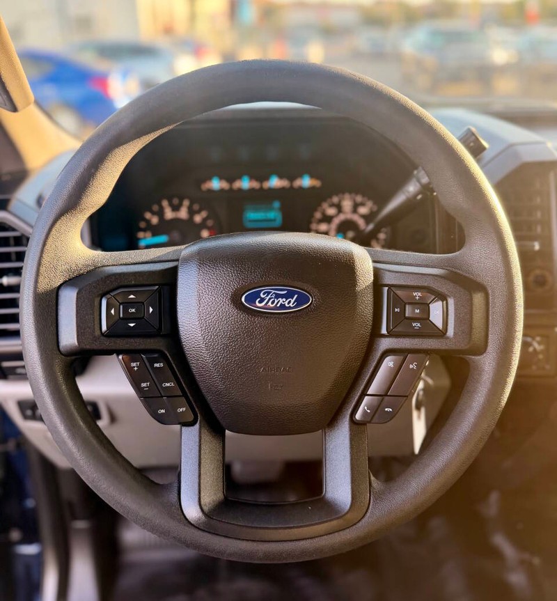 Ford F-150 Vehicle Full-screen Gallery Image 09