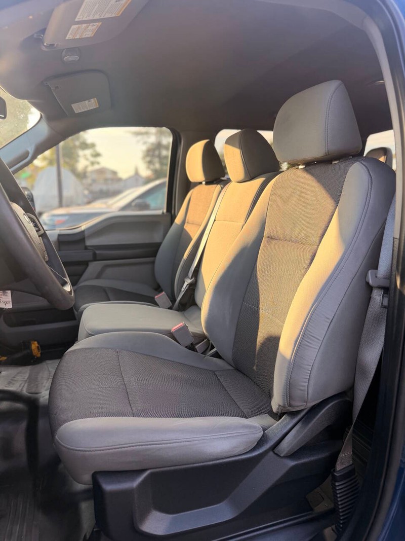Ford F-150 Vehicle Full-screen Gallery Image 12