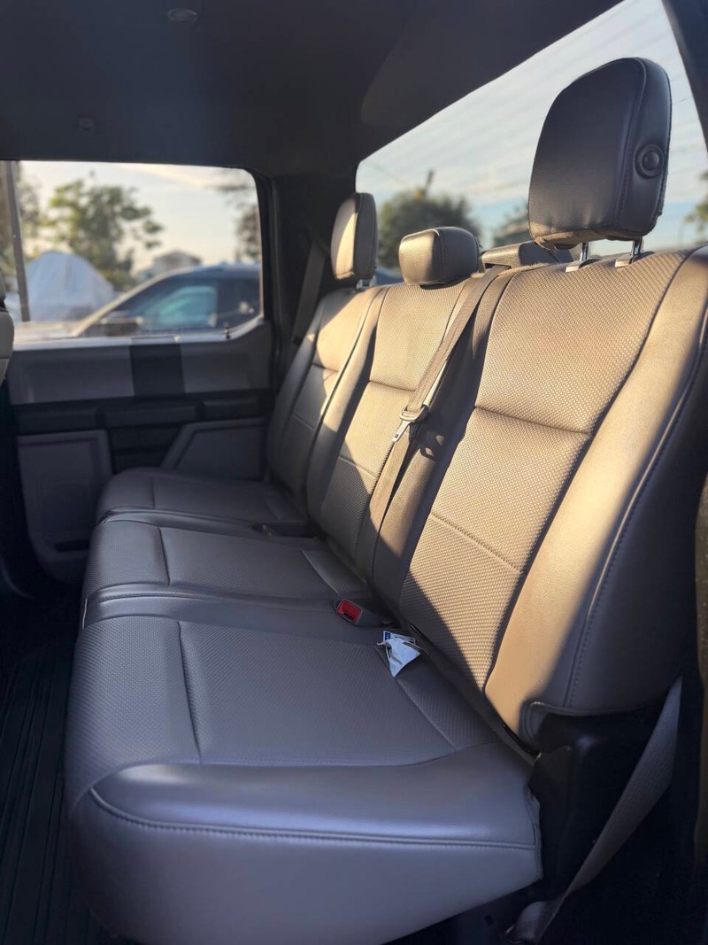 Ford F-150 Vehicle Full-screen Gallery Image 13