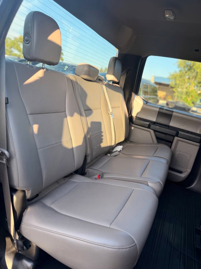 Ford F-150 Vehicle Full-screen Gallery Image 14