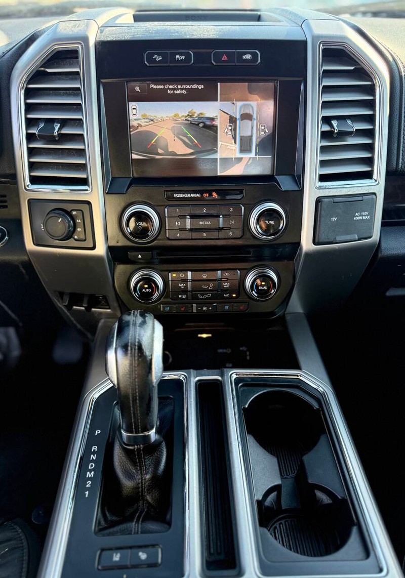 Ford F-150 Vehicle Full-screen Gallery Image 11