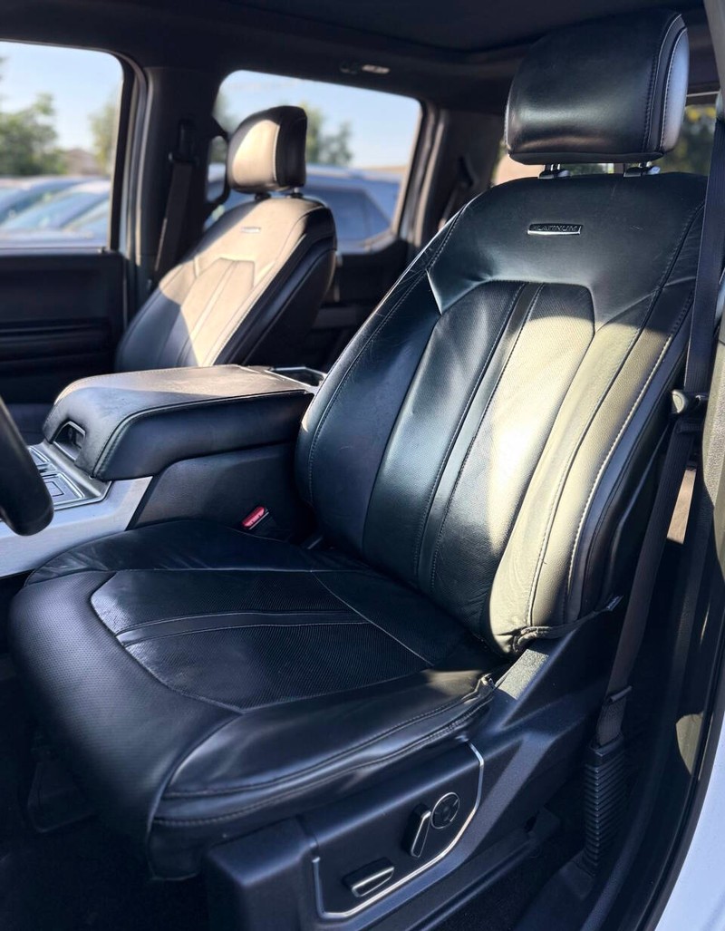 Ford F-150 Vehicle Full-screen Gallery Image 12