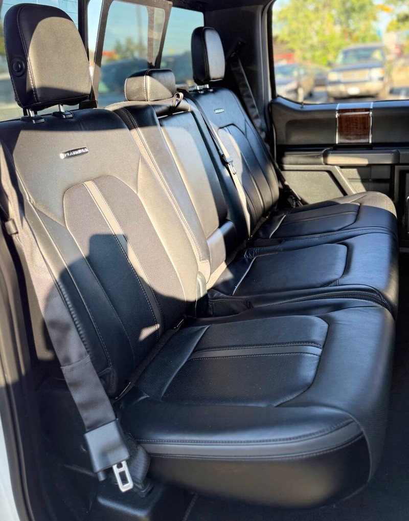 Ford F-150 Vehicle Full-screen Gallery Image 16