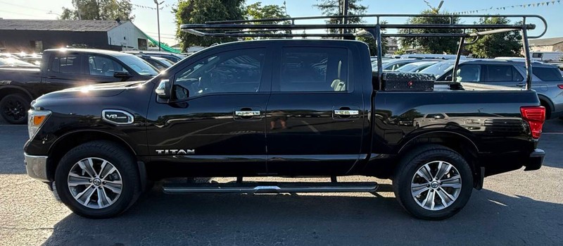 Nissan Titan Vehicle Full-screen Gallery Image 04