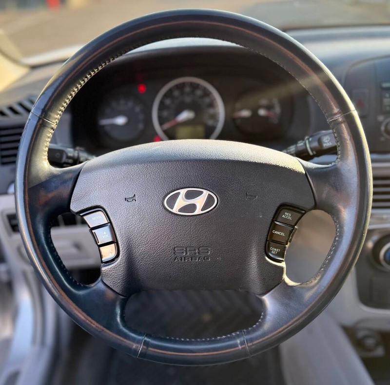 Hyundai Sonata Vehicle Full-screen Gallery Image 10