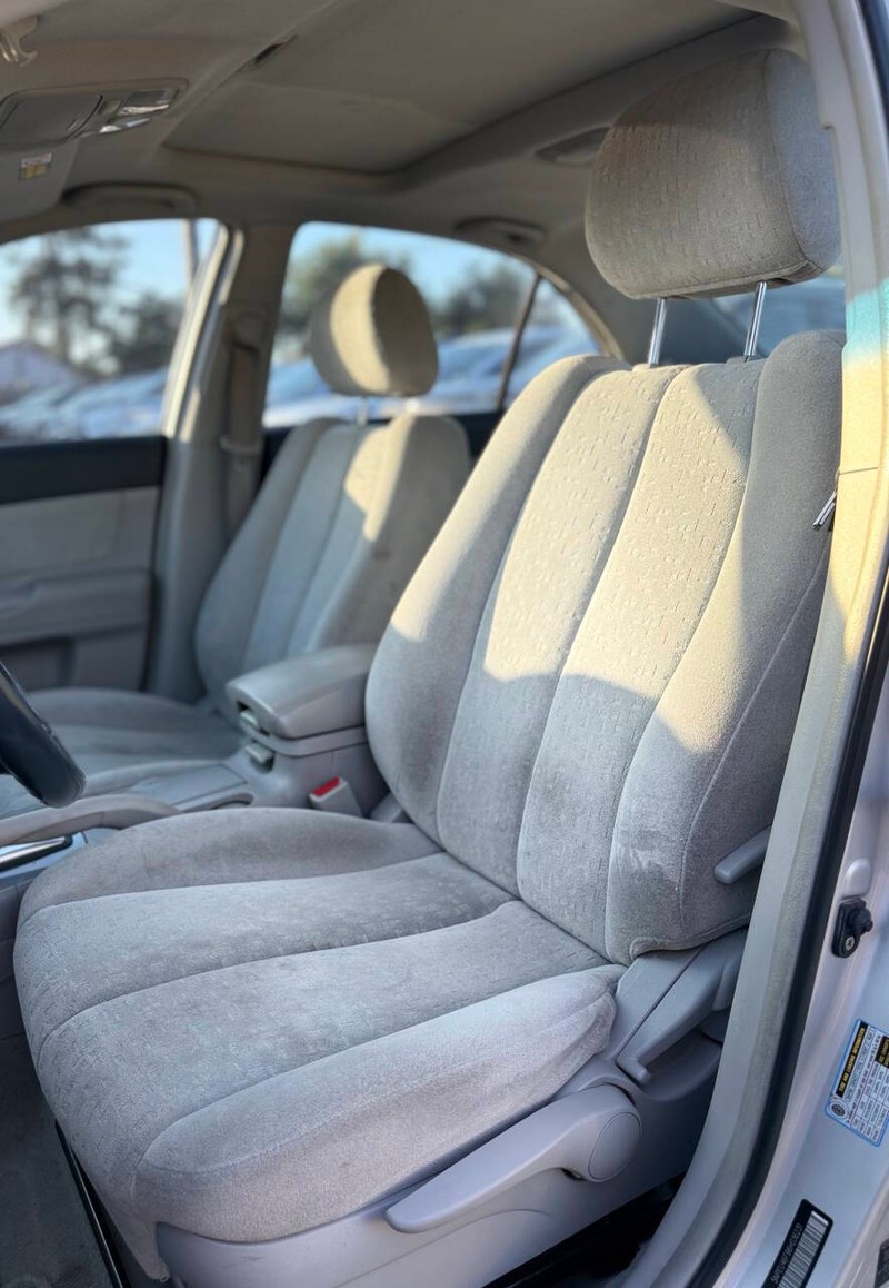 Hyundai Sonata Vehicle Full-screen Gallery Image 12