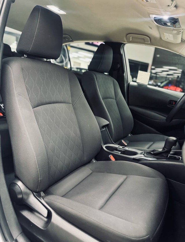 Toyota Corolla Vehicle Full-screen Gallery Image 16